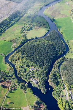 Eilean Aigas area is spread over 546 acres and functions a mansion, a gate home and hunting lodge, which are in the middle of adult woodland