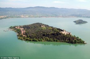 The castle overlooks the village's tennis courts, harbours and the nearby shore of Passignano sul Trasimeno