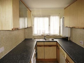 unfitted cabinets kitchen area 1 bed room flat available, £300k Juxon Street, London, SE11